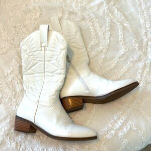 Women’s mid calf white cowgirl boot